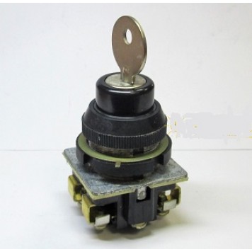 ПЕ171 исп.1, Переключатель, ключ на два положения с фиксацией, 2з+0р, 10А, УХЛ3, 2НО